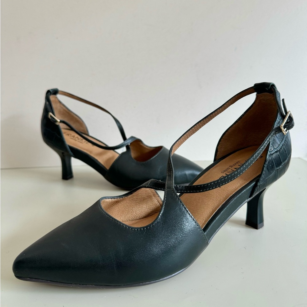 FRANKIE4 Saving Soles Alice Dark green pointed toe mid heel pumps Sz 8.5